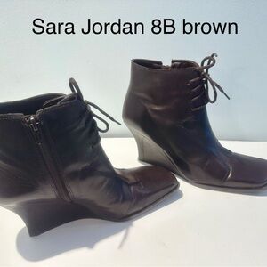 Sara Jordan Women's Brown Wedge Ankle Boots size 8